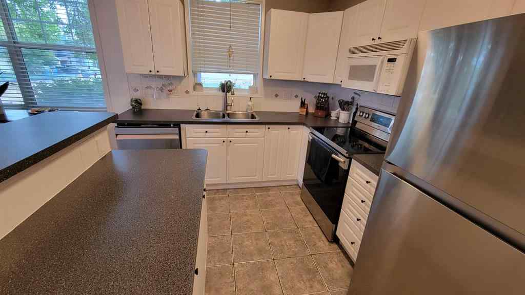 MLS® A2243773 - Unit #7 2212 34 Avenue SW in South Calgary Calgary, Residential