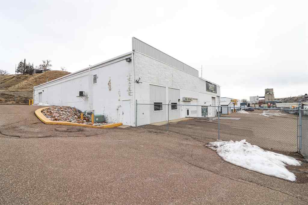 MLS® A2243777 - 602 13 Street SE in River Flats Medicine Hat, Commercial