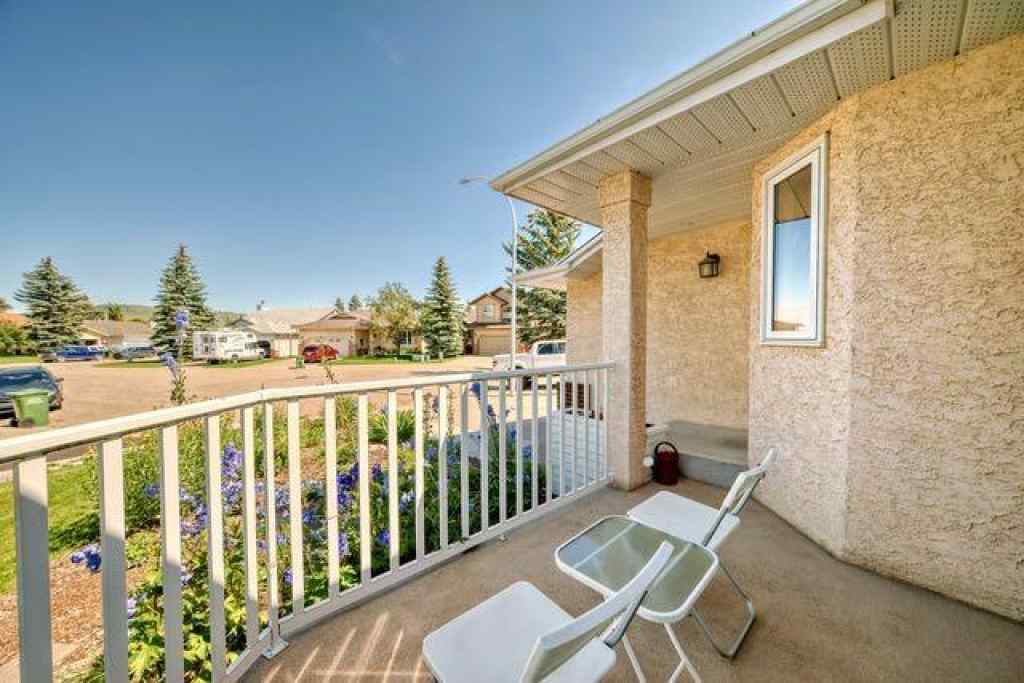 MLS® A2243783 - 8 West Park Place  in West Valley Cochrane, Residential