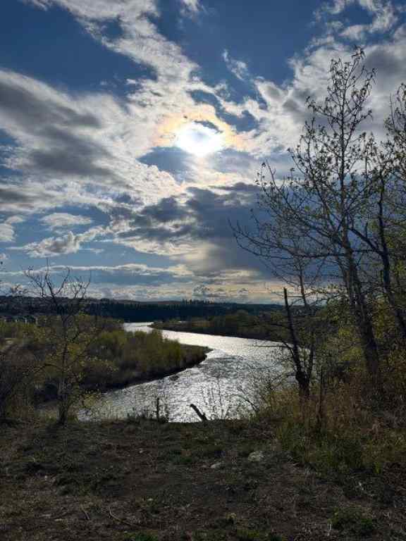 MLS® A2243783 - 8 West Park Place  in West Valley Cochrane, Residential