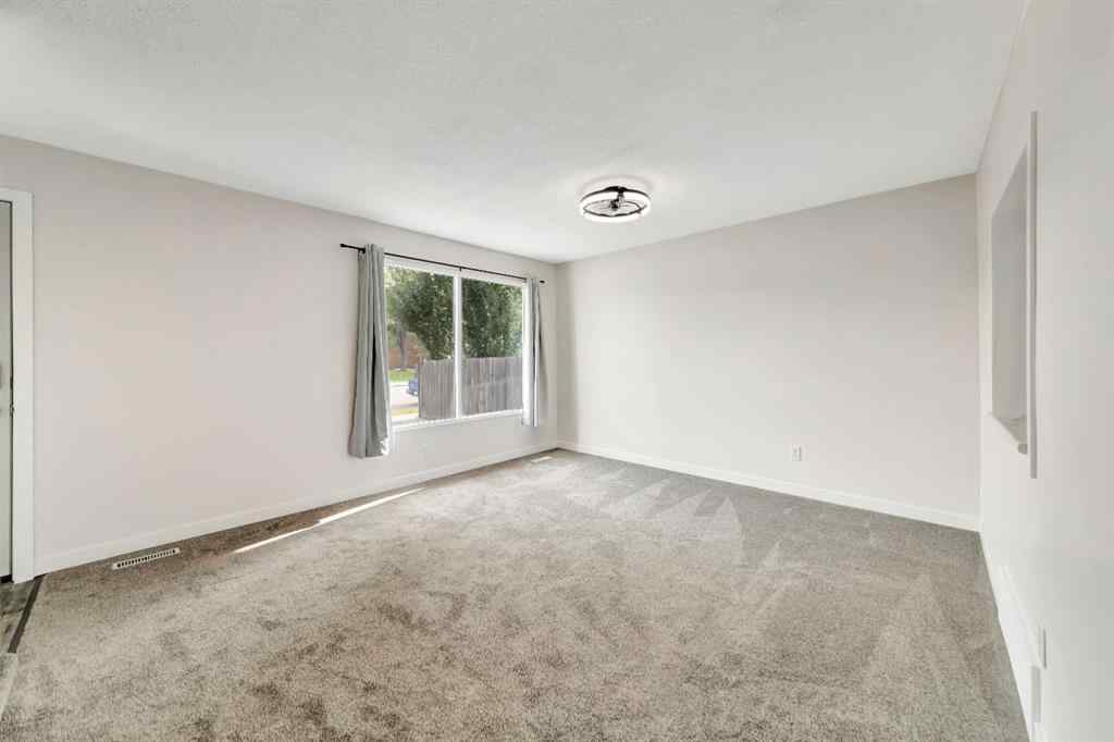 MLS® A2243787 - 5632 42 Street  in Southridge Lloydminster, Residential