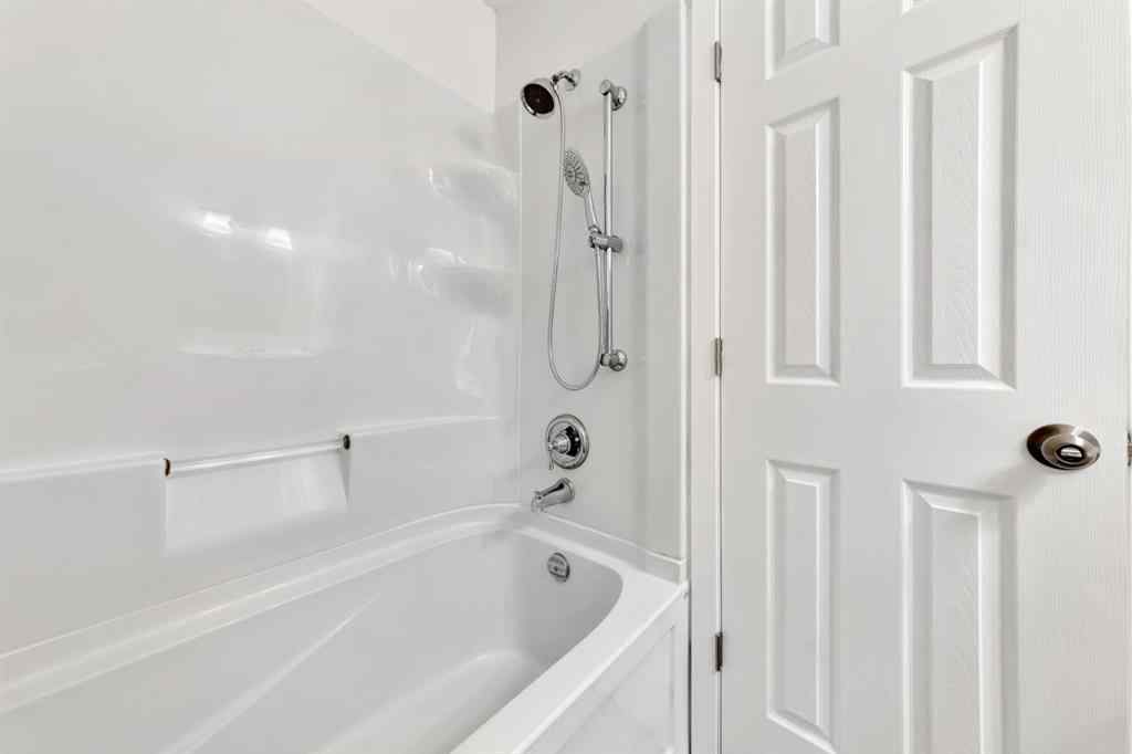 MLS® A2243787 - 5632 42 Street  in Southridge Lloydminster, Residential