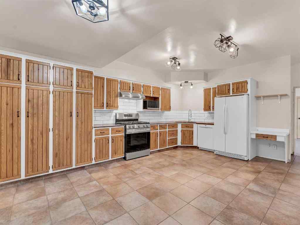 MLS® A2243790 - 169 5 Street SE in SE Hill Medicine Hat, Residential