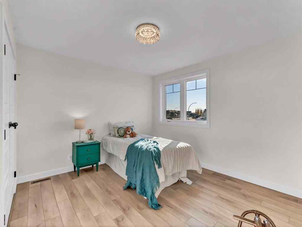 MLS® A2243812 - 32 Somerside Way SE in Southland Medicine Hat, Residential