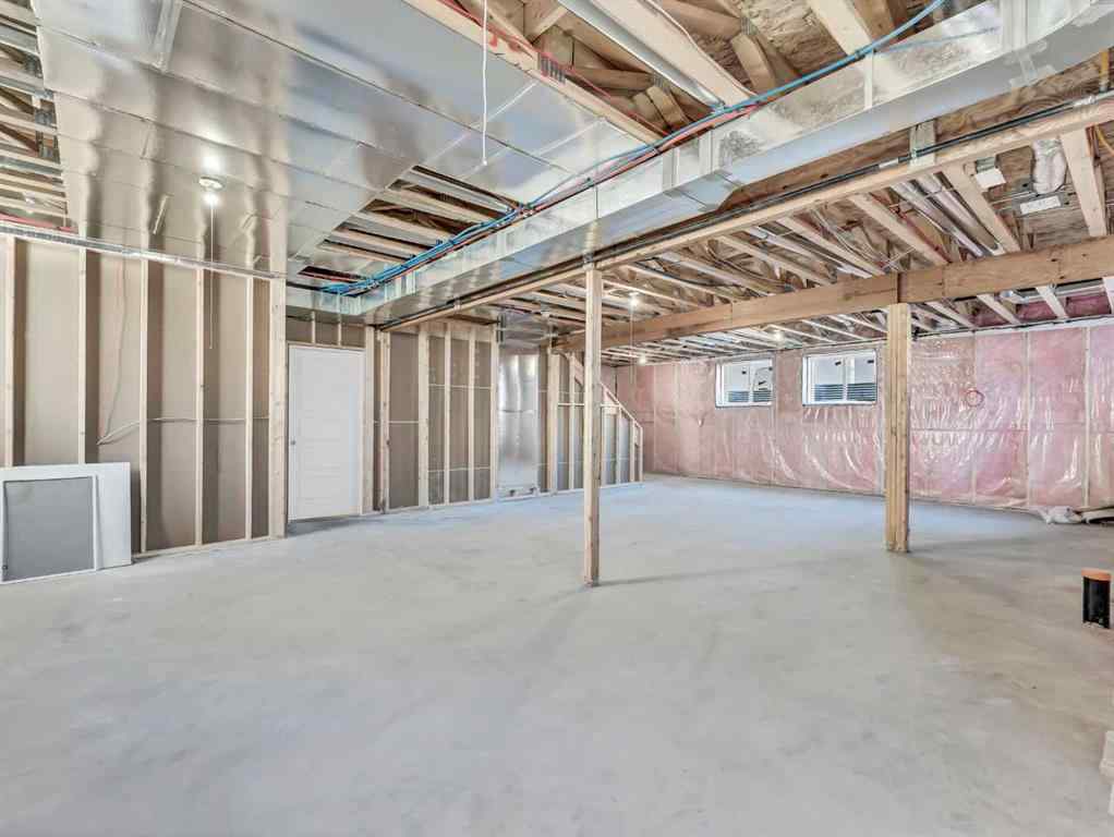 MLS® A2243812 - 32 Somerside Way SE in Southland Medicine Hat, Residential