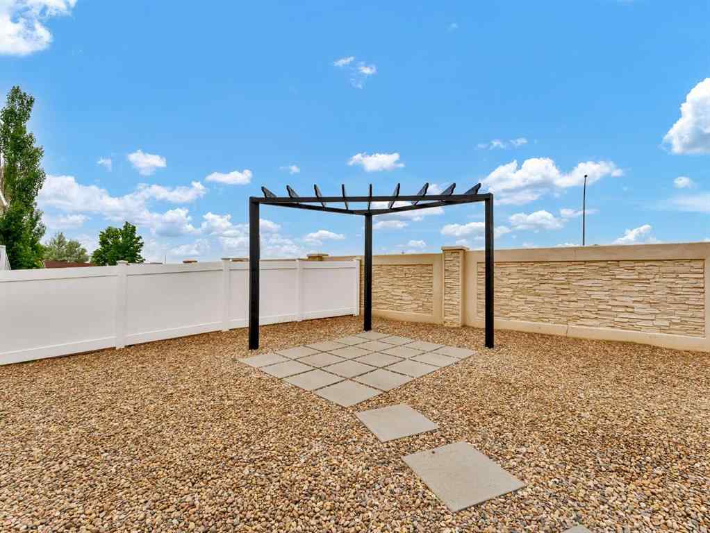 MLS® A2243812 - 32 Somerside Way SE in Southland Medicine Hat, Residential