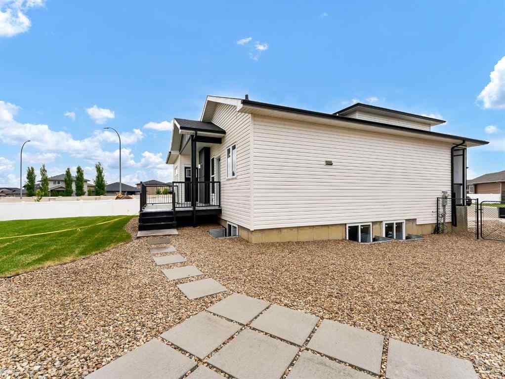 MLS® A2243812 - 32 Somerside Way SE in Southland Medicine Hat, Residential