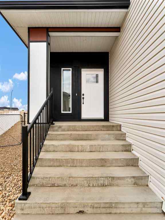 MLS® A2243812 - 32 Somerside Way SE in Southland Medicine Hat, Residential