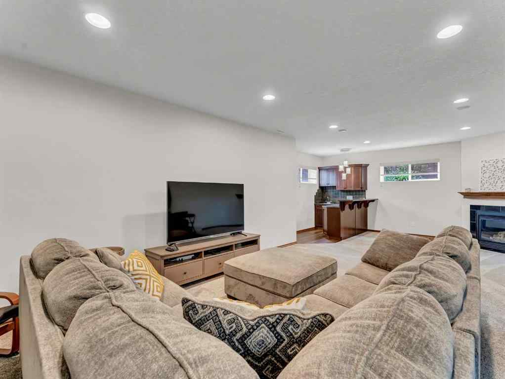 MLS® A2243814 - 247 Sierra Road SW in SW Southridge Medicine Hat, Residential