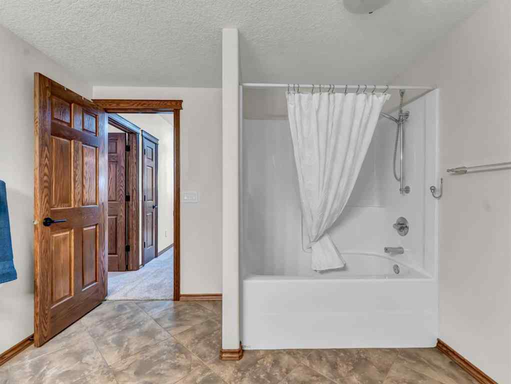 MLS® A2243814 - 247 Sierra Road SW in SW Southridge Medicine Hat, Residential