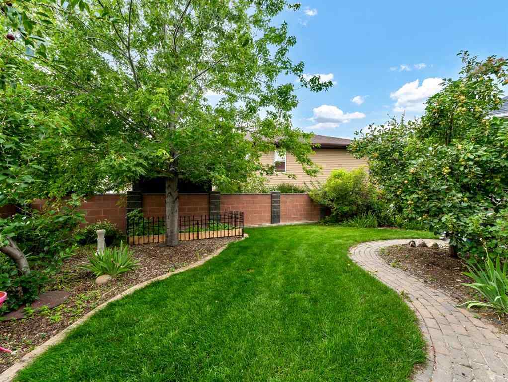 MLS® A2243814 - 247 Sierra Road SW in SW Southridge Medicine Hat, Residential
