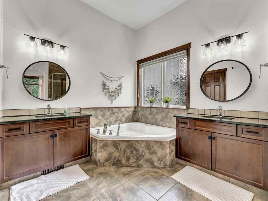 MLS® A2243814 - 247 Sierra Road SW in SW Southridge Medicine Hat, Residential
