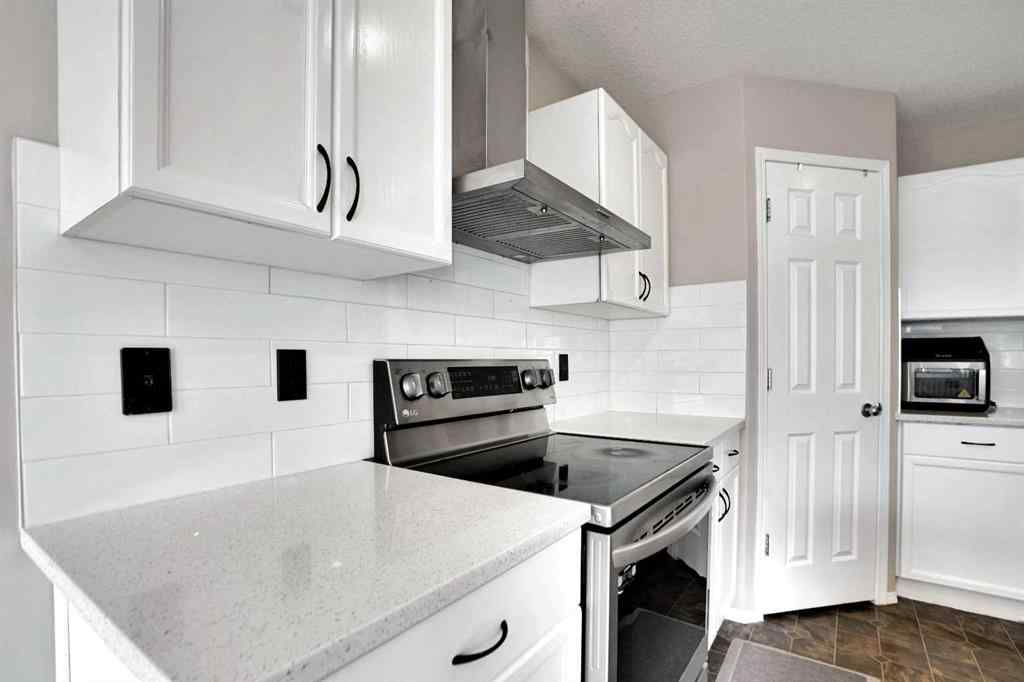 MLS® A2243816 - 216 West Lakeview Circle  in Lakeview Landing Chestermere, Residential