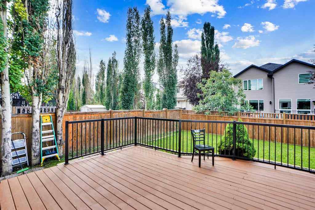 MLS® A2243816 - 216 West Lakeview Circle  in Lakeview Landing Chestermere, Residential