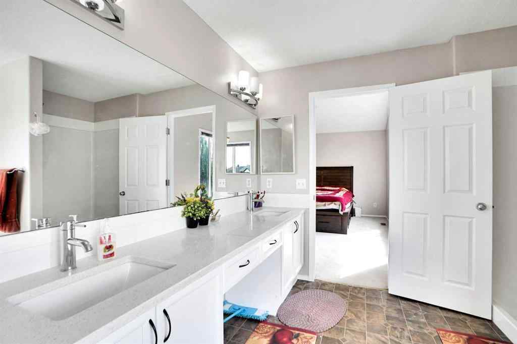 MLS® A2243816 - 216 West Lakeview Circle  in Lakeview Landing Chestermere, Residential
