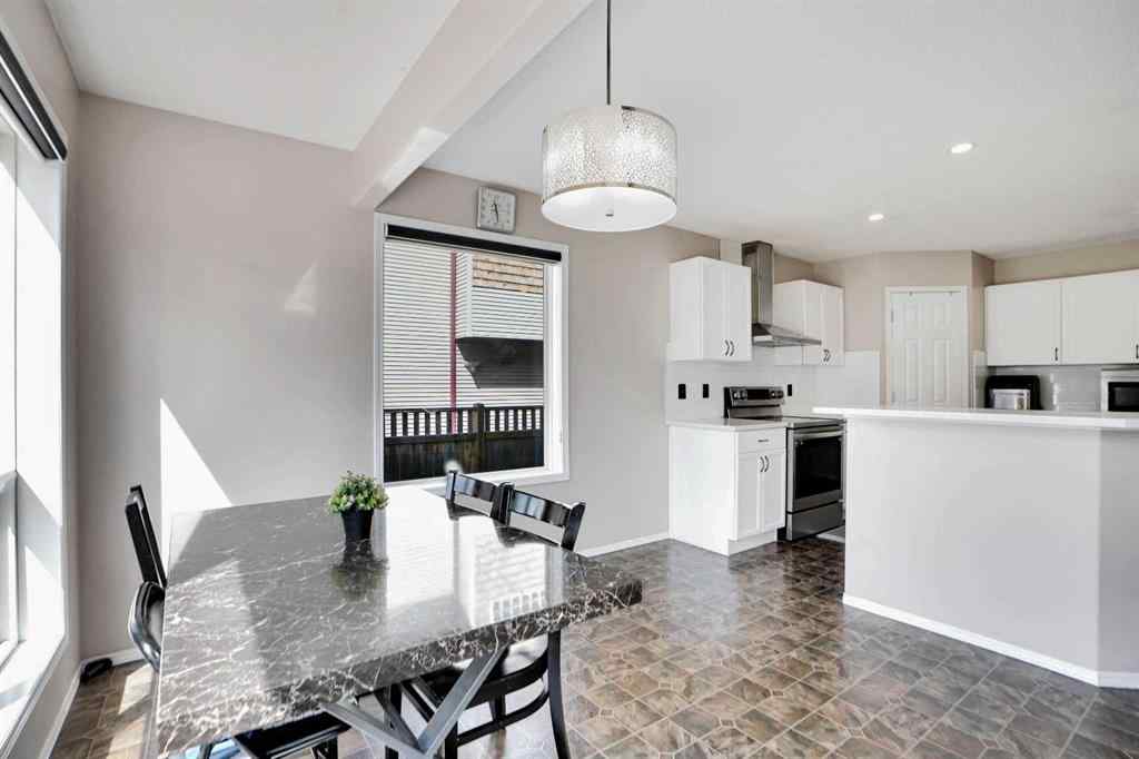 MLS® A2243816 - 216 West Lakeview Circle  in Lakeview Landing Chestermere, Residential