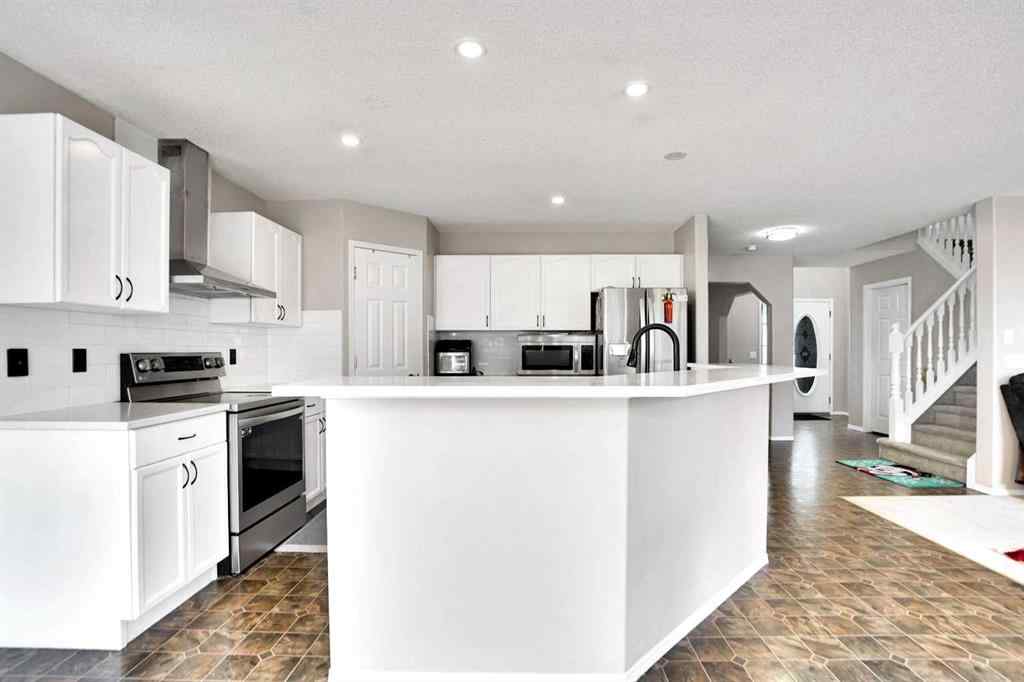MLS® A2243816 - 216 West Lakeview Circle  in Lakeview Landing Chestermere, Residential