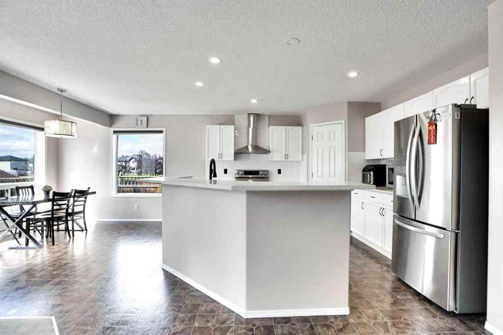 MLS® A2243816 - 216 West Lakeview Circle  in Lakeview Landing Chestermere, Residential