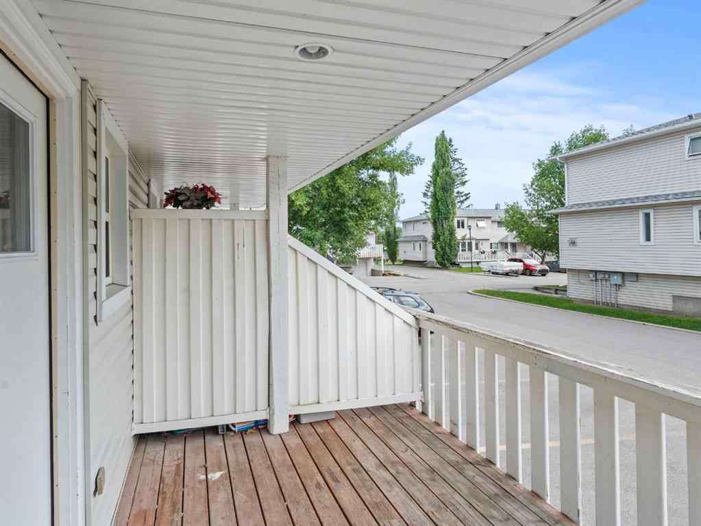 MLS® A2243825 - 571 Killarney Glen Court SW in Killarney/Glengarry Calgary, Residential