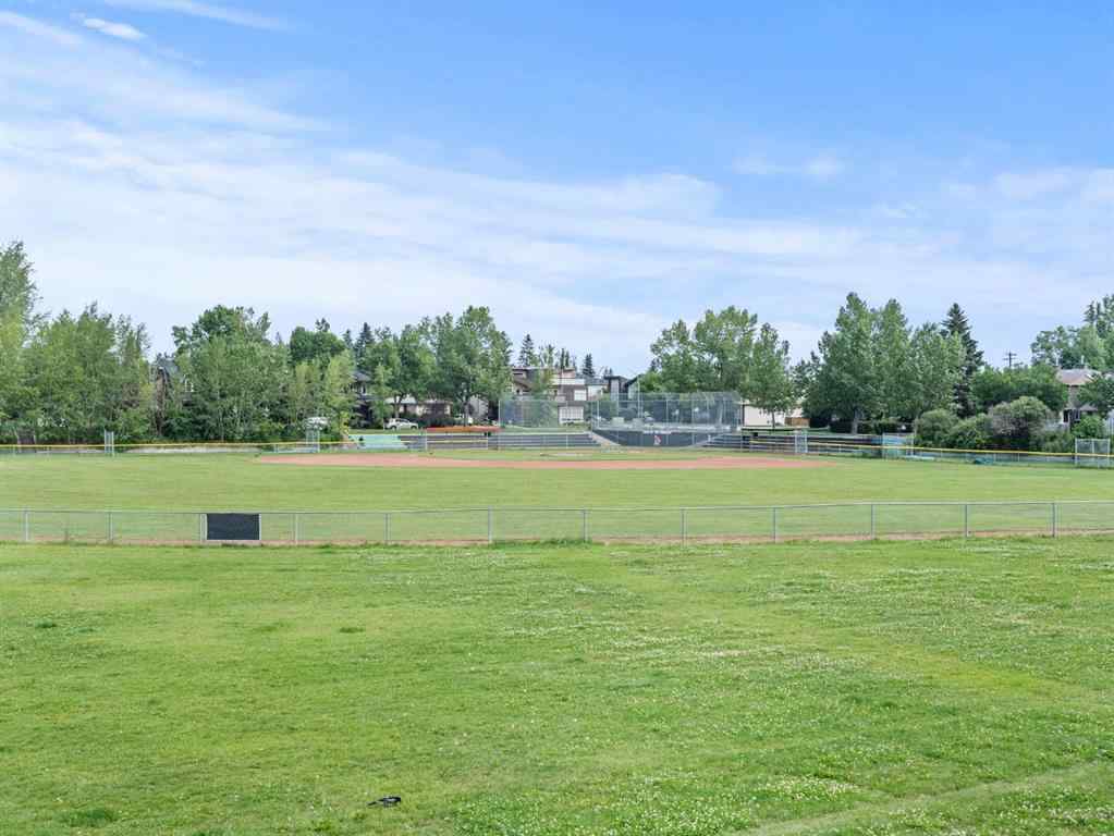 MLS® A2243825 - 571 Killarney Glen Court SW in Killarney/Glengarry Calgary, Residential