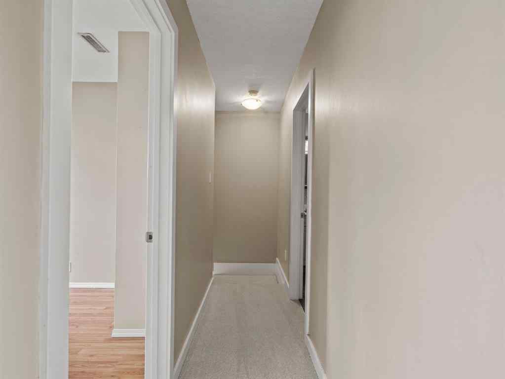 MLS® A2243825 - 571 Killarney Glen Court SW in Killarney/Glengarry Calgary, Residential