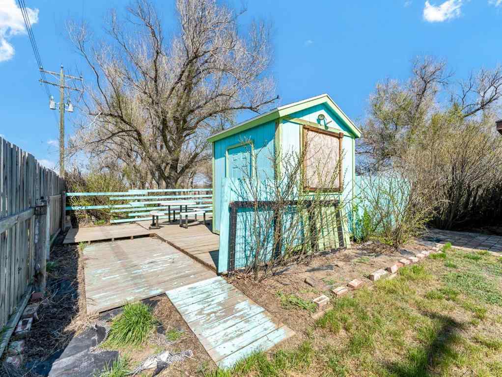 MLS® A2243834 - 525 Illingworth Avenue  in NONE Suffield, Residential