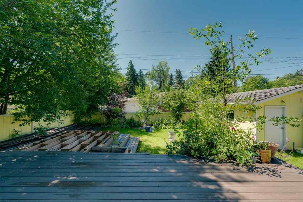 MLS® A2243845 - 2635 34 Avenue NW in Charleswood Calgary, Residential
