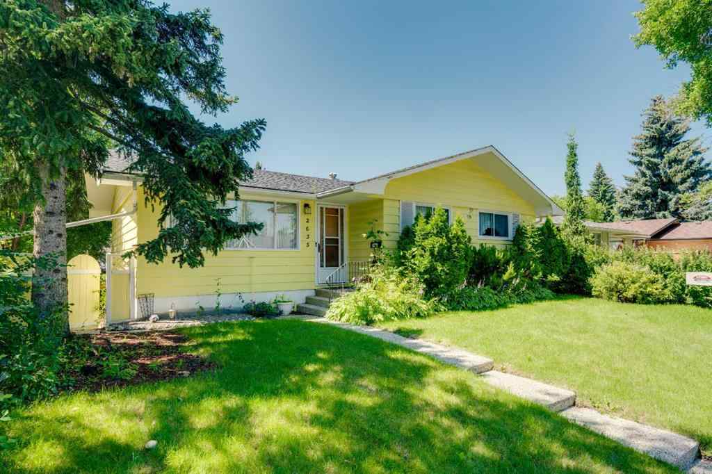 MLS® A2243845 - 2635 34 Avenue NW in Charleswood Calgary, Residential