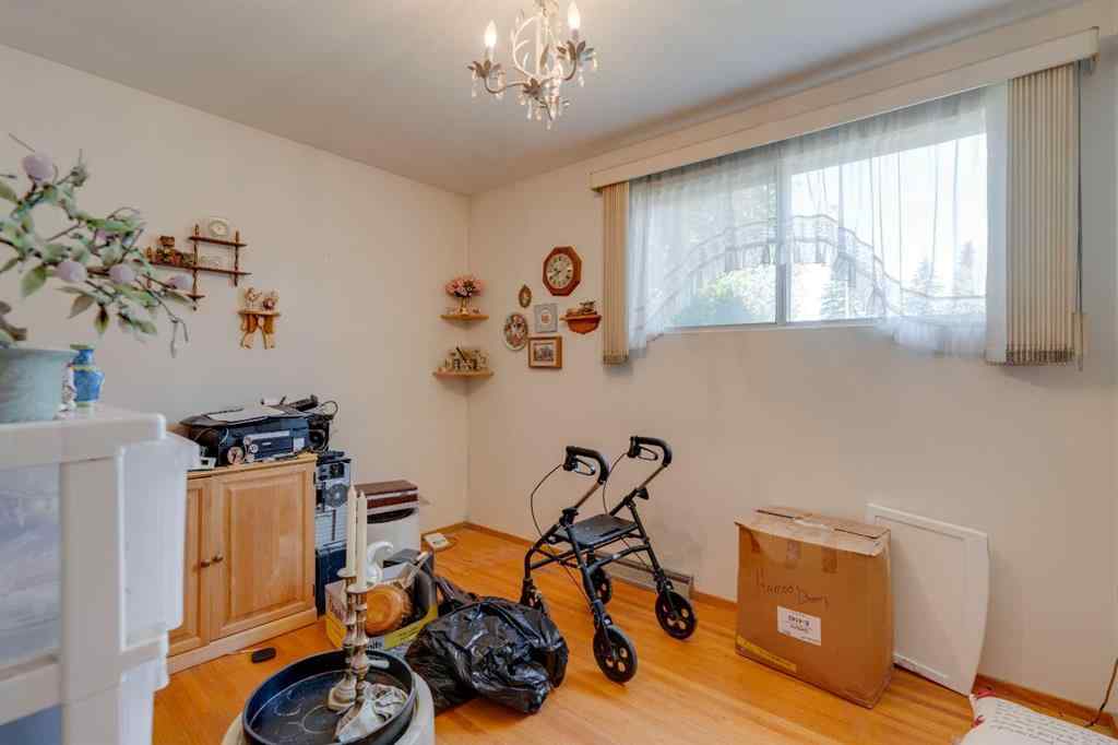 MLS® A2243845 - 2635 34 Avenue NW in Charleswood Calgary, Residential