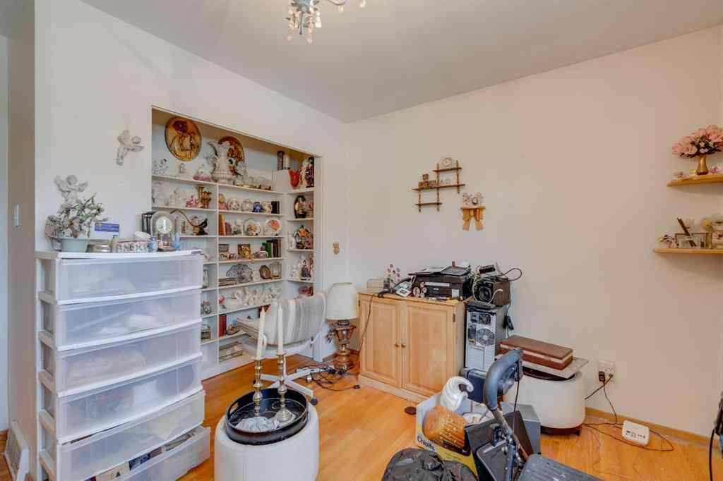 MLS® A2243845 - 2635 34 Avenue NW in Charleswood Calgary, Residential