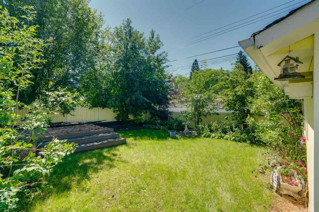 MLS® A2243845 - 2635 34 Avenue NW in Charleswood Calgary, Residential