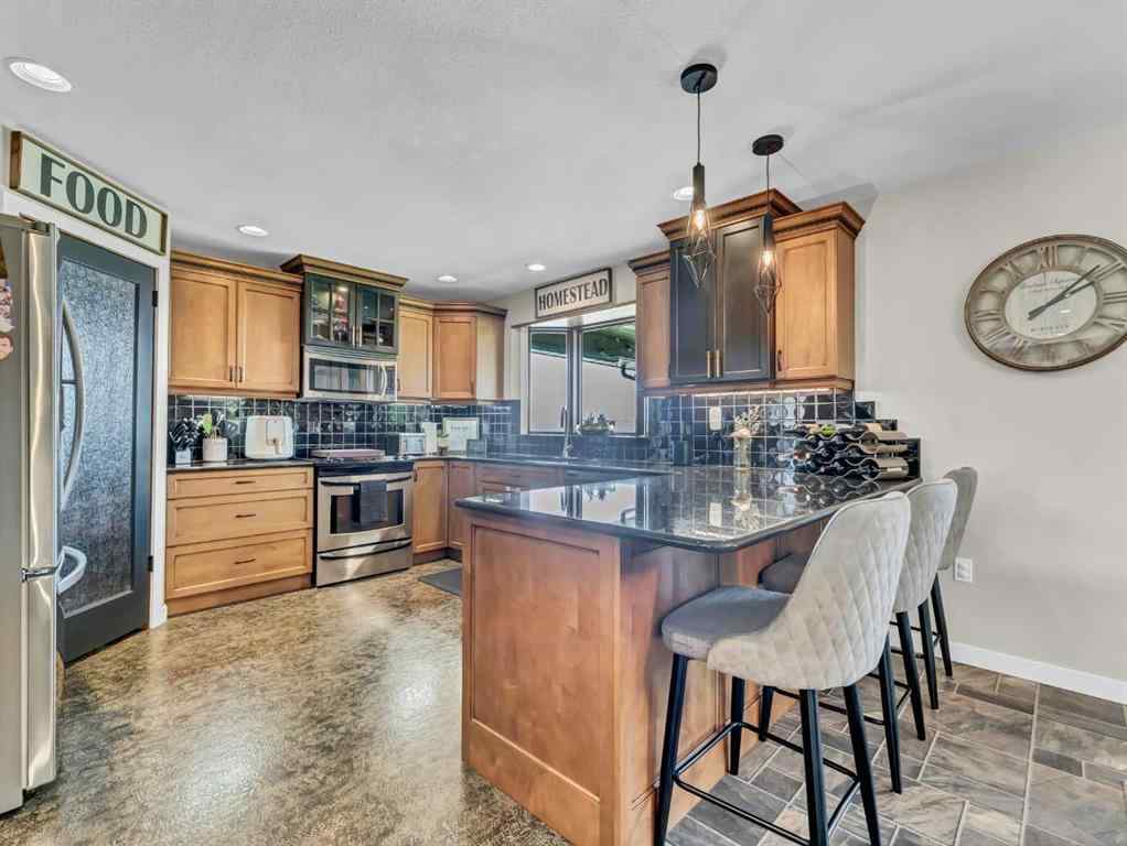 MLS® A2243884 - 18 Cook Court SE in Crestwood-Norwood Medicine Hat, Residential