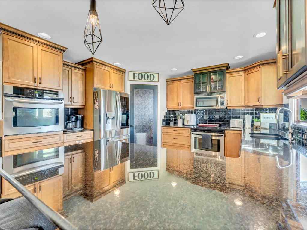 MLS® A2243884 - 18 Cook Court SE in Crestwood-Norwood Medicine Hat, Residential
