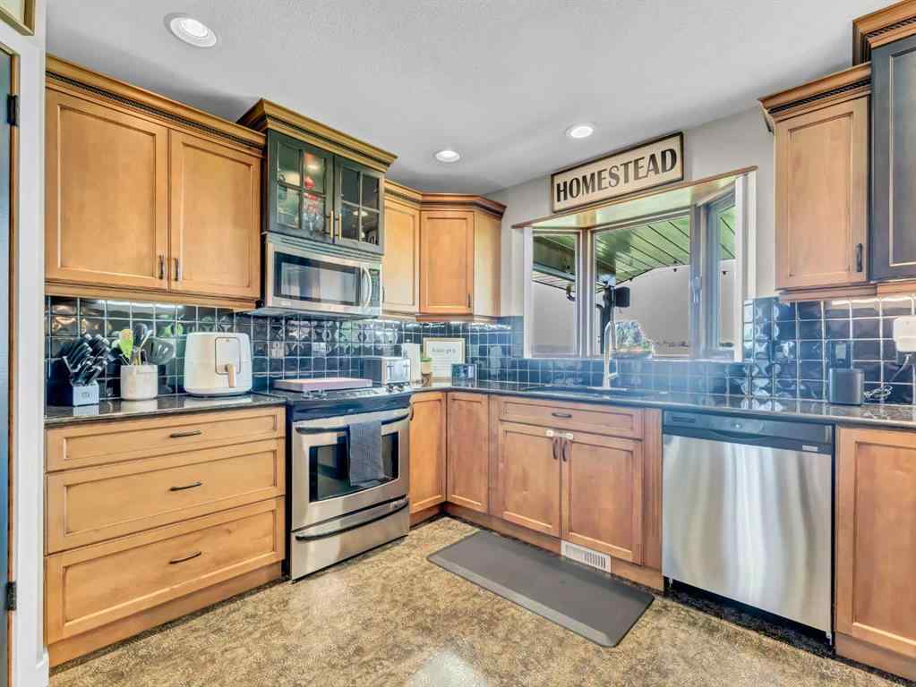 MLS® A2243884 - 18 Cook Court SE in Crestwood-Norwood Medicine Hat, Residential