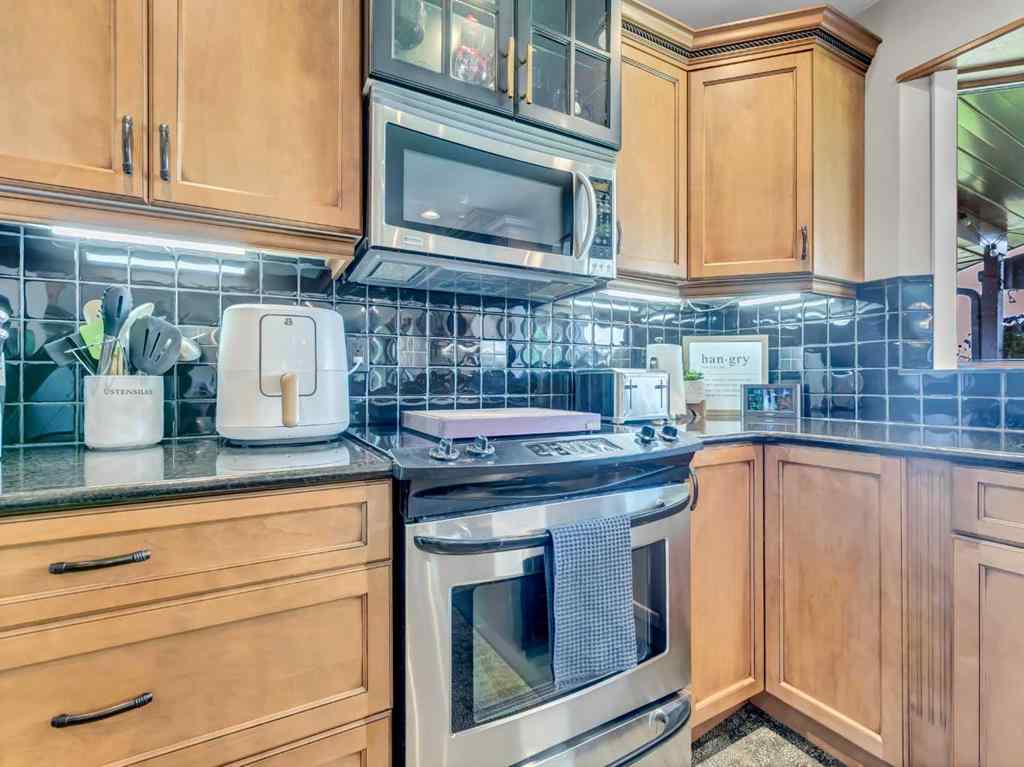 MLS® A2243884 - 18 Cook Court SE in Crestwood-Norwood Medicine Hat, Residential
