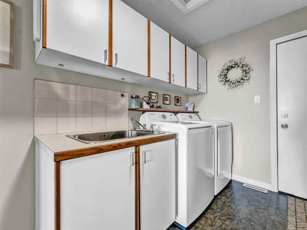 MLS® A2243884 - 18 Cook Court SE in Crestwood-Norwood Medicine Hat, Residential
