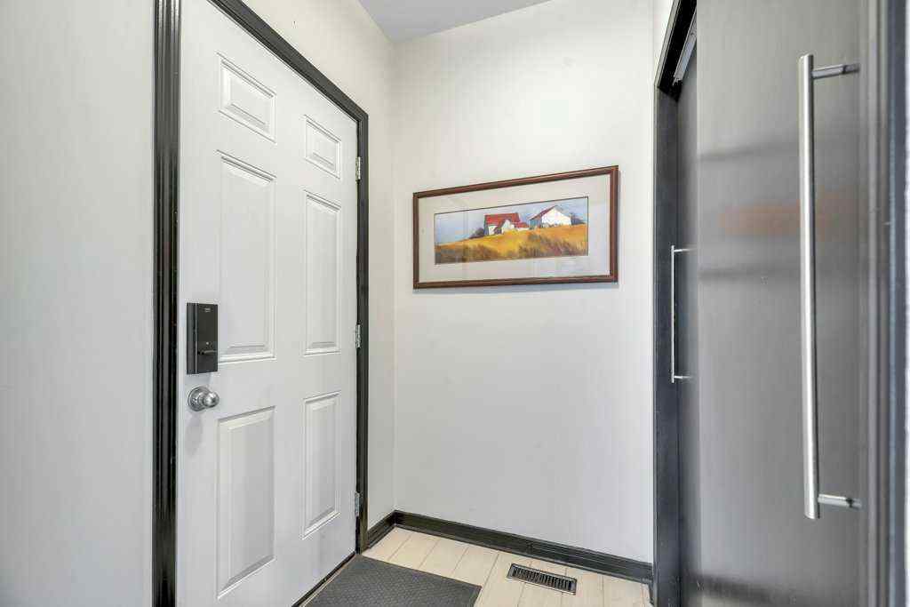 MLS® A2243947 - 1940 Broadview Road NW in West Hillhurst Calgary, Residential