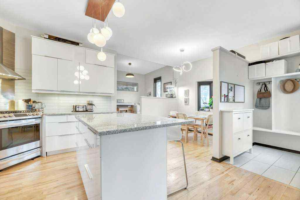 MLS® A2243947 - 1940 Broadview Road NW in West Hillhurst Calgary, Residential