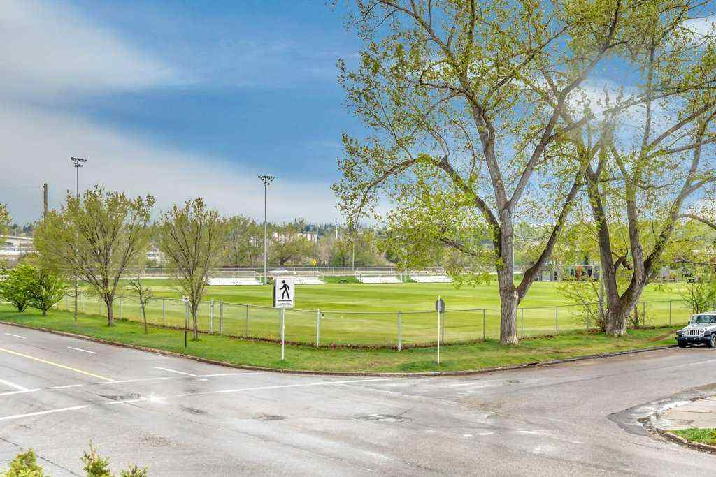MLS® A2243947 - 1940 Broadview Road NW in West Hillhurst Calgary, Residential
