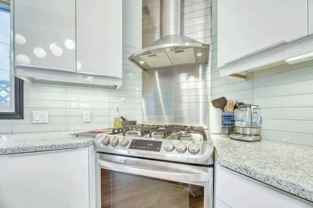 MLS® A2243947 - 1940 Broadview Road NW in West Hillhurst Calgary, Residential