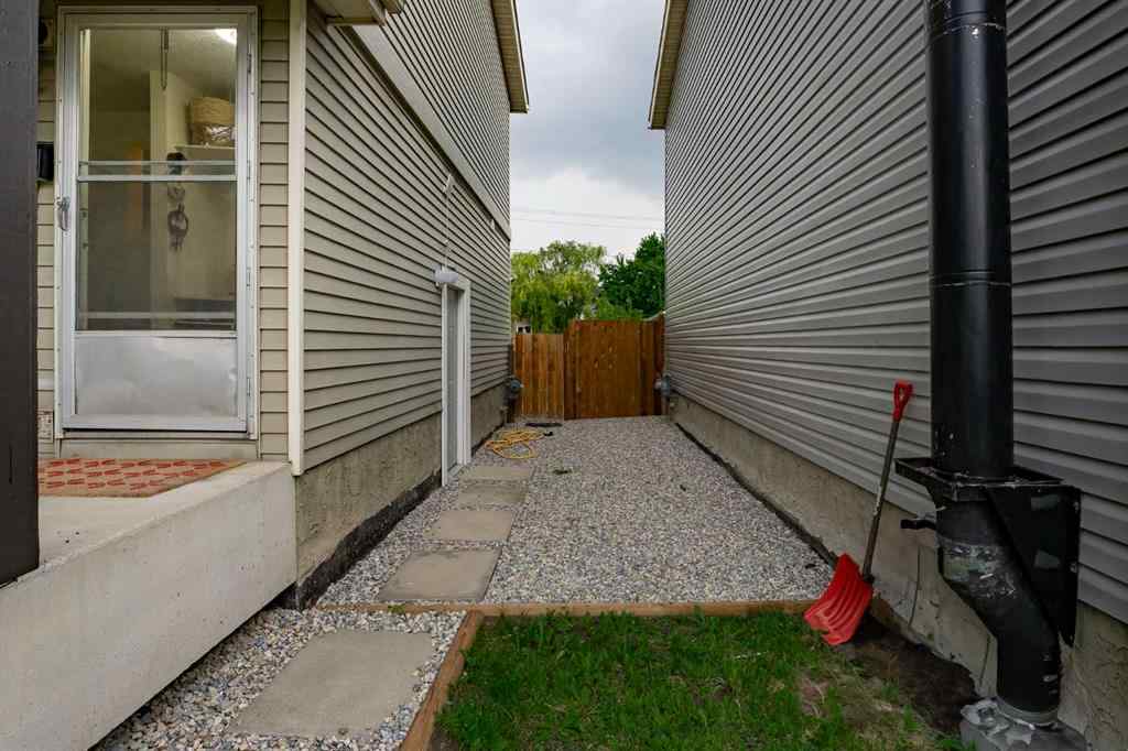 MLS® A2243971 - 25 Erin Ridge Road SE in Erin Woods Calgary, Residential