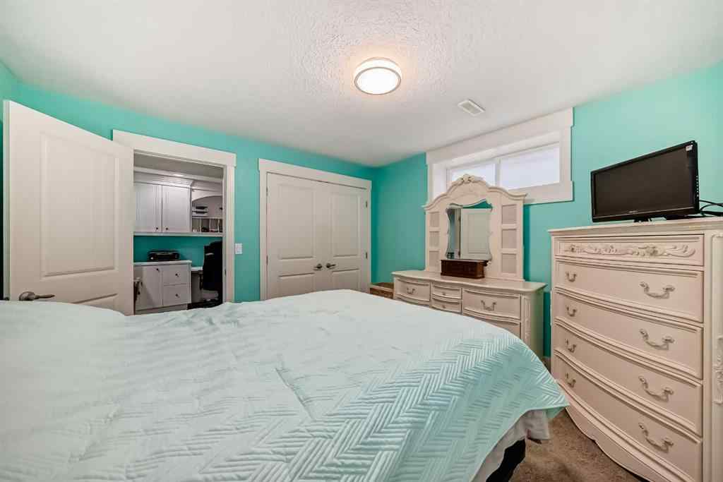 MLS® A2243973 - 195 West Lakeview Circle  in Lakeview Landing Chestermere, Residential