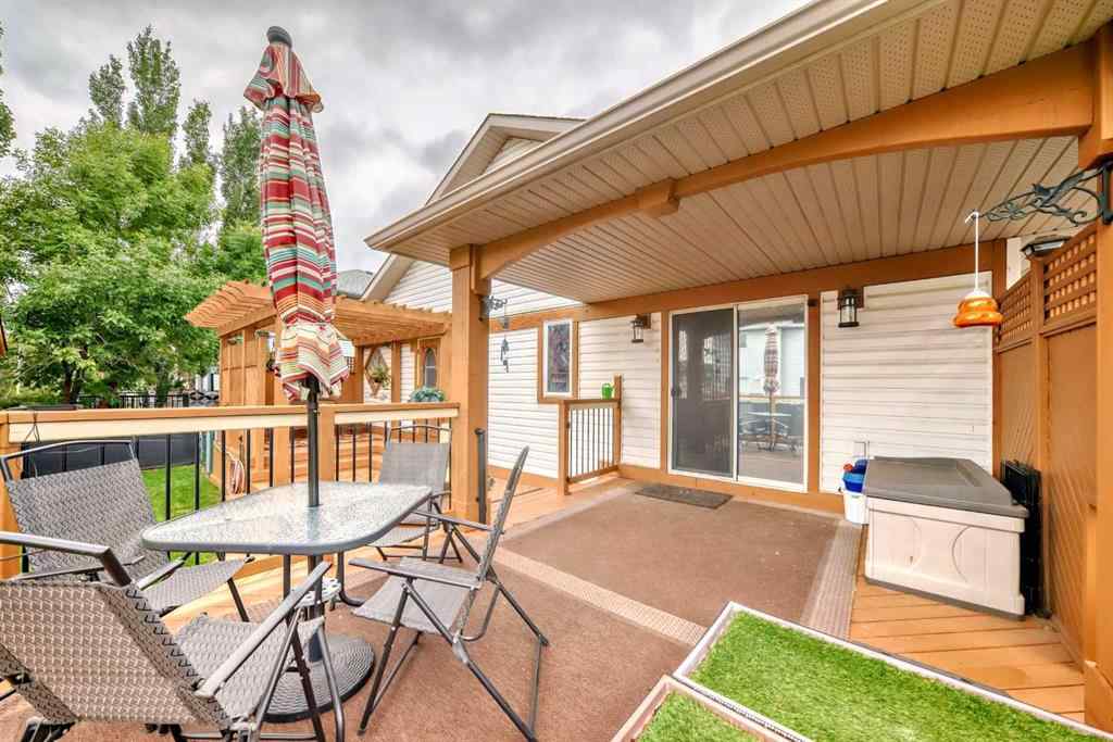 MLS® A2243973 - 195 West Lakeview Circle  in Lakeview Landing Chestermere, Residential