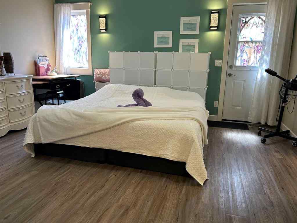 MLS® A2243973 - 195 West Lakeview Circle  in Lakeview Landing Chestermere, Residential