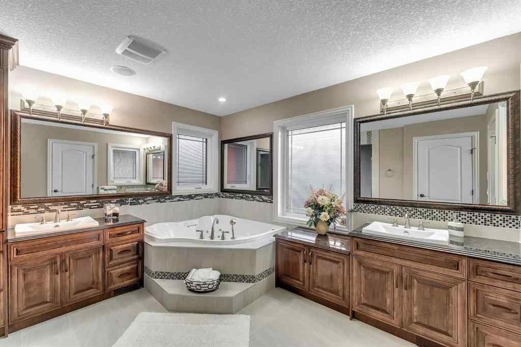 MLS® A2243988 - 989 East Lakeview Road  in East Chestermere Chestermere, Residential