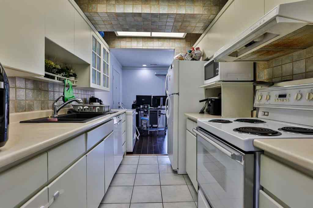 MLS® A2244001 - Unit #201 2207 8 Avenue S in Victoria Park Lethbridge, Residential