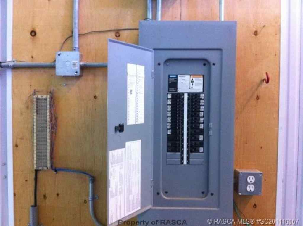 MLS® A2244008 - Unit #Bay 2 560 Premier Road  in Hygrade Industrial Drumheller, Commercial