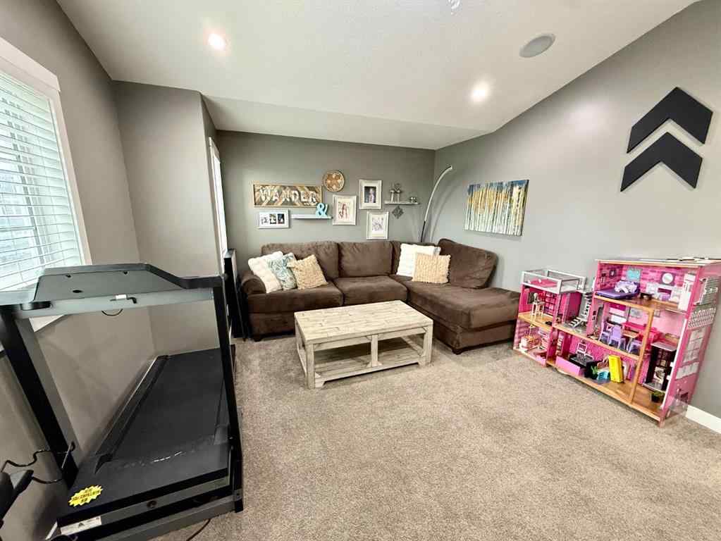 MLS® A2244117 - 864 Hampshire Crescent NE in Hampton Hills High River, Residential