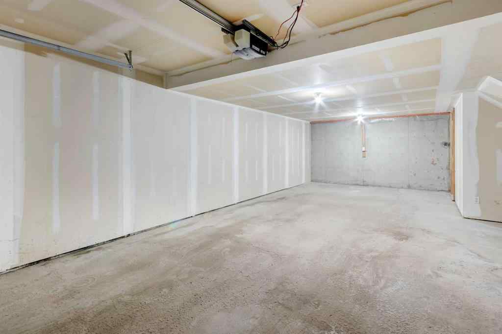 MLS® A2244118 - 378 Regal Park NE in Renfrew Calgary, Residential
