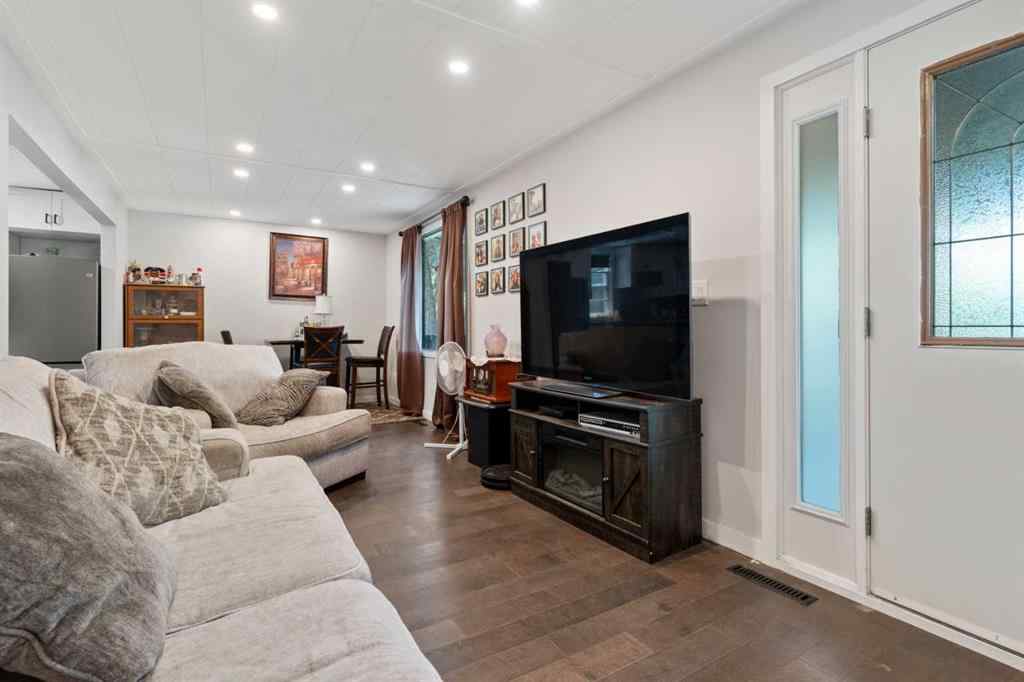MLS® A2244119 - 5013 45 Street  in Fairview Camrose, Residential